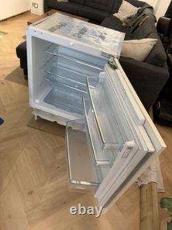 Bosch series 6 Built-In/Integrated Undercounter Fridge, Adjustable Shelves