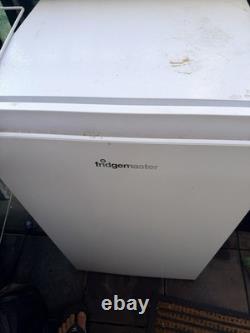 Freestanding undercounter compact fridge