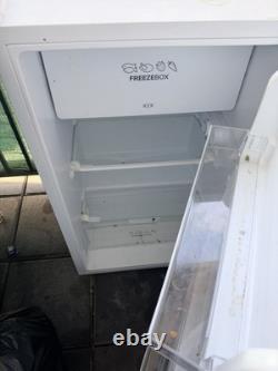 Freestanding undercounter compact fridge