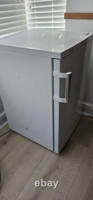 Hisense RL170D4BWE Freestanding 56cm Under Counter Fridge 132 litre capacity