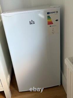 HomCom white 91 litre fridge with freezer in very good condition