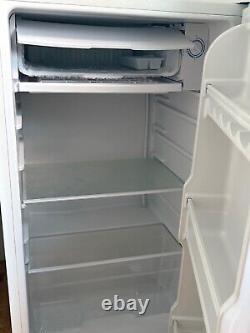 HomCom white 91 litre fridge with freezer in very good condition