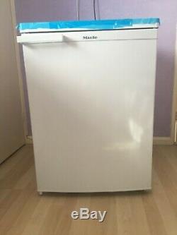 MIELE K12020S-1 Undercounter Fridge White ONLY USED FOR 2 MONTHS