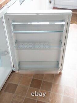 Miele K12020 S-1 GB Fridge in excellent condition and still under warranty