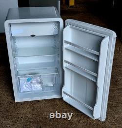 Retro Look Undercounter Fridge COMFEE' RCD93WH2UKRT White with Small Ice Box