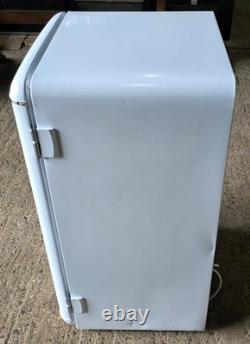 Retro Look Undercounter Fridge COMFEE' RCD93WH2UKRT White with Small Ice Box