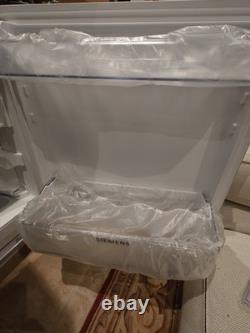 Siemens Fully Integrated Under Counter Fridge Brand New Unused No Box See Photos
