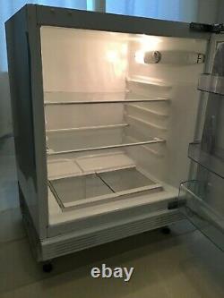 Zanussi Integrated Built In Larder Fridge ZQA14030DA Very Good Working Order